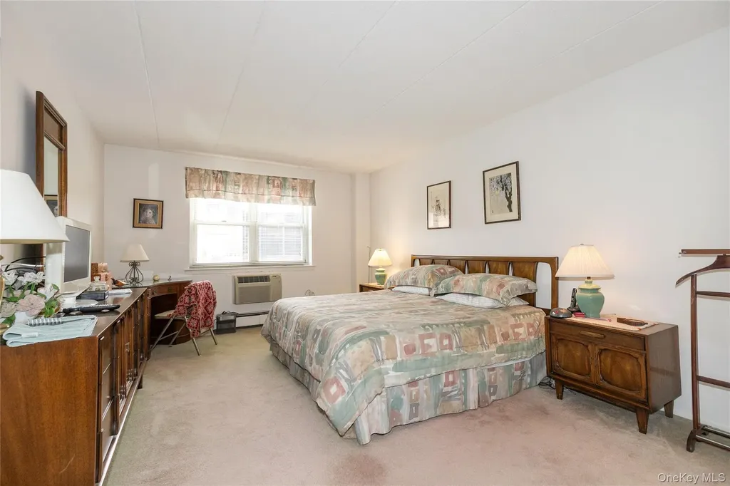 10 Ipswich Avenue Great Neck NY 11021