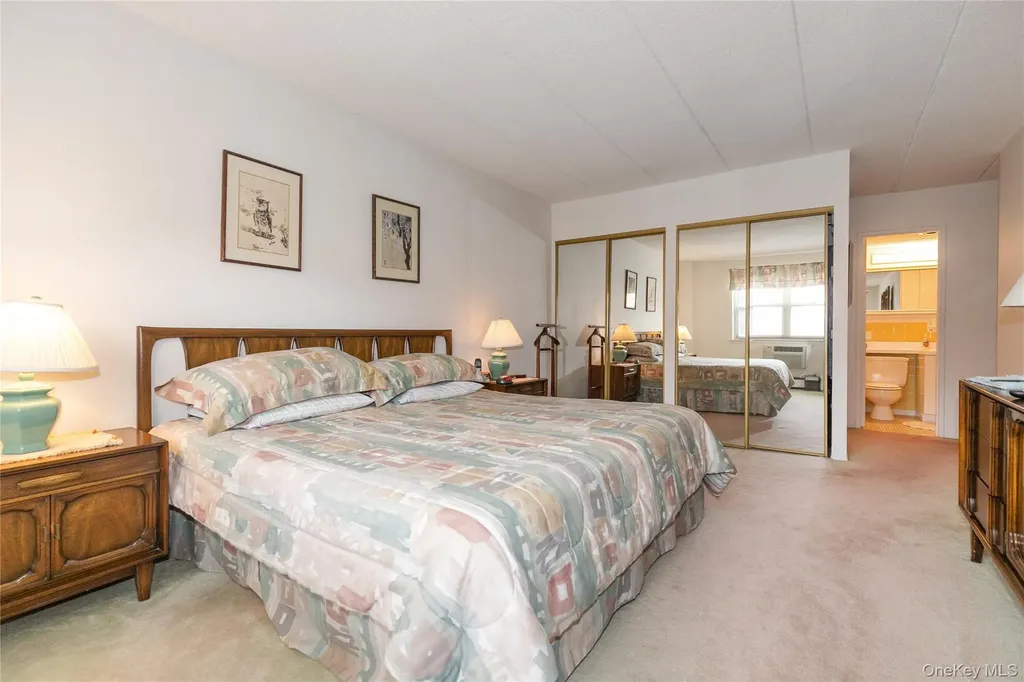 10 Ipswich Avenue Great Neck NY 11021