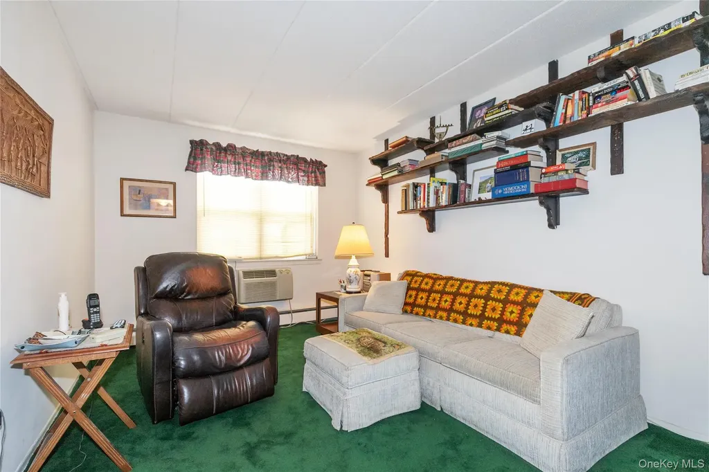 10 Ipswich Avenue Great Neck NY 11021