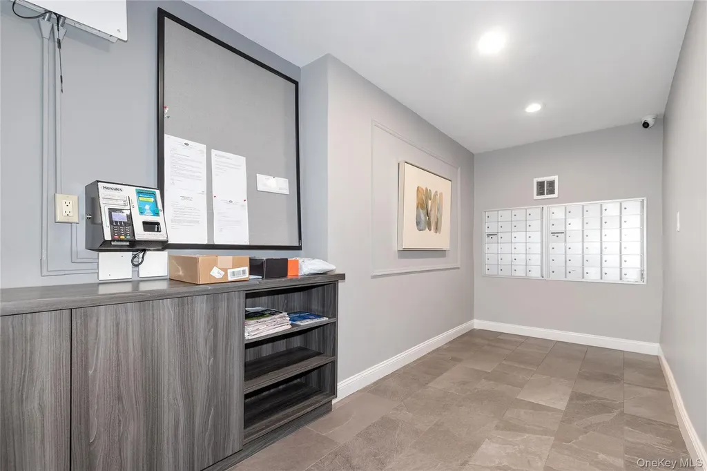 10 Ipswich Avenue Great Neck NY 11021