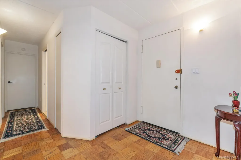 10 Ipswich Avenue Great Neck NY 11021