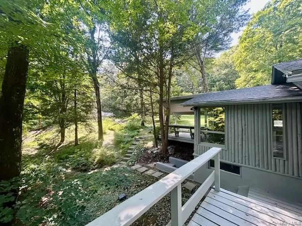 272 Drake Road Pleasant Valley NY 12569