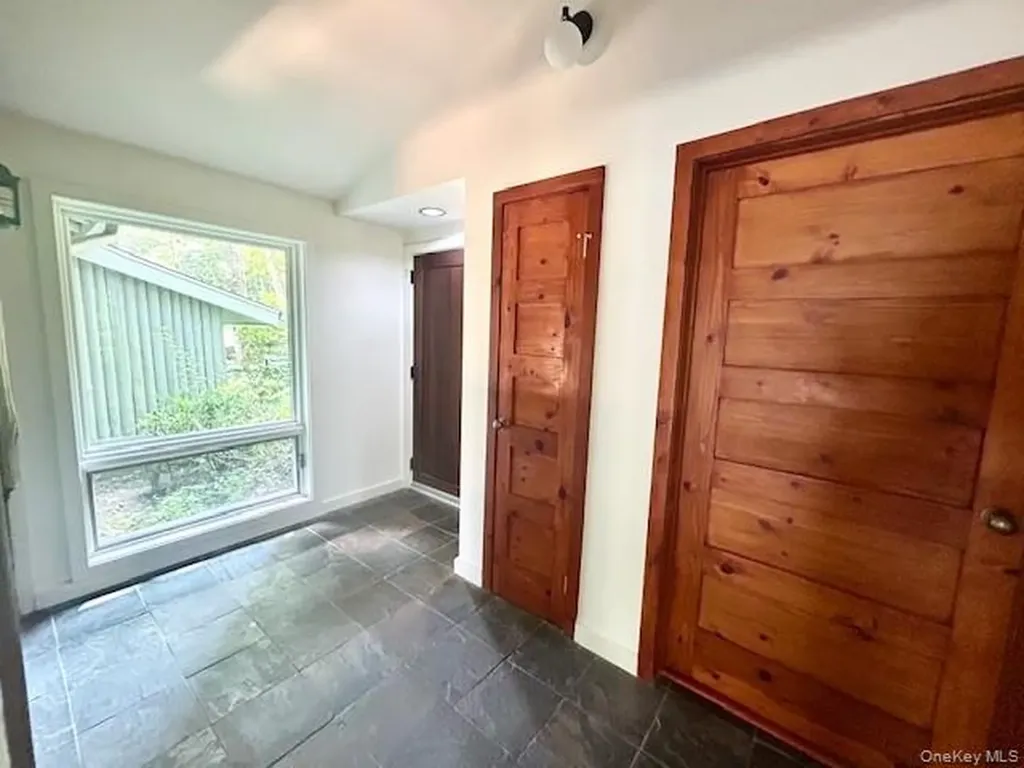 272 Drake Road Pleasant Valley NY 12569