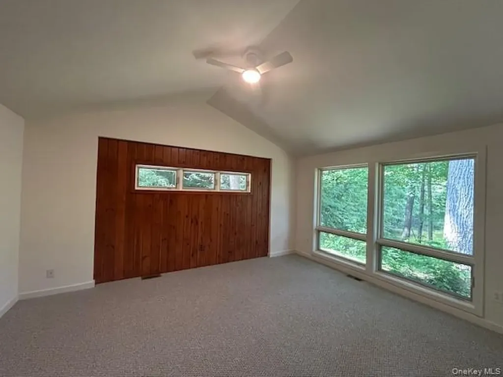 272 Drake Road Pleasant Valley NY 12569