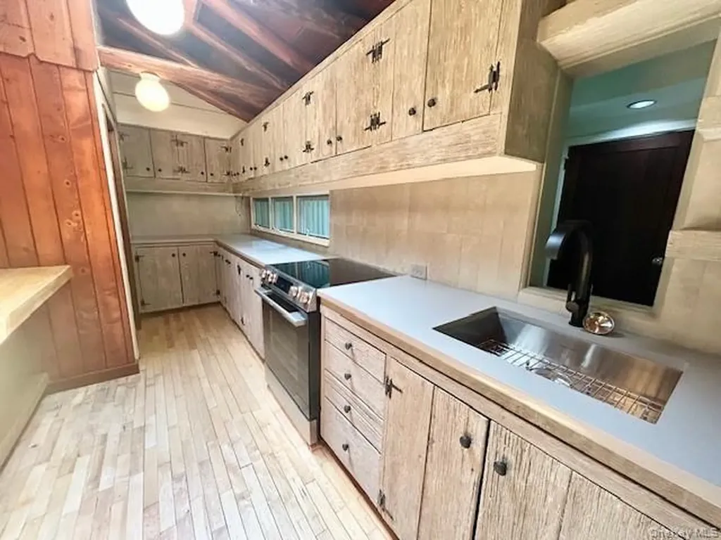 272 Drake Road Pleasant Valley NY 12569