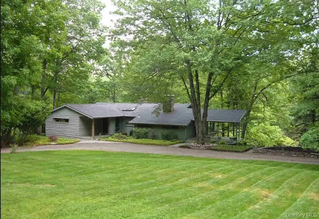 272 Drake Road Pleasant Valley NY 12569