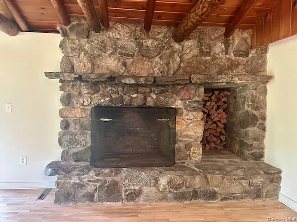 272 Drake Road Pleasant Valley NY 12569
