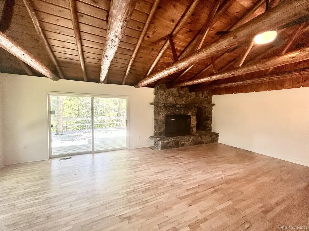 272 Drake Road Pleasant Valley NY 12569