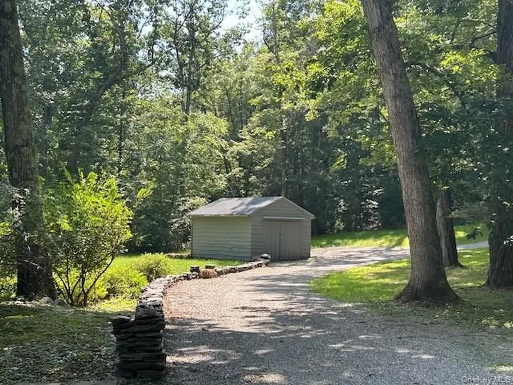 272 Drake Road Pleasant Valley NY 12569