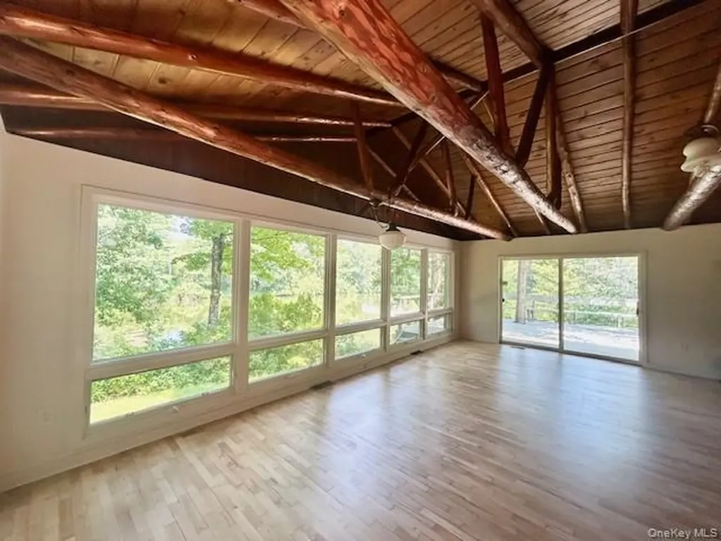 272 Drake Road Pleasant Valley NY 12569