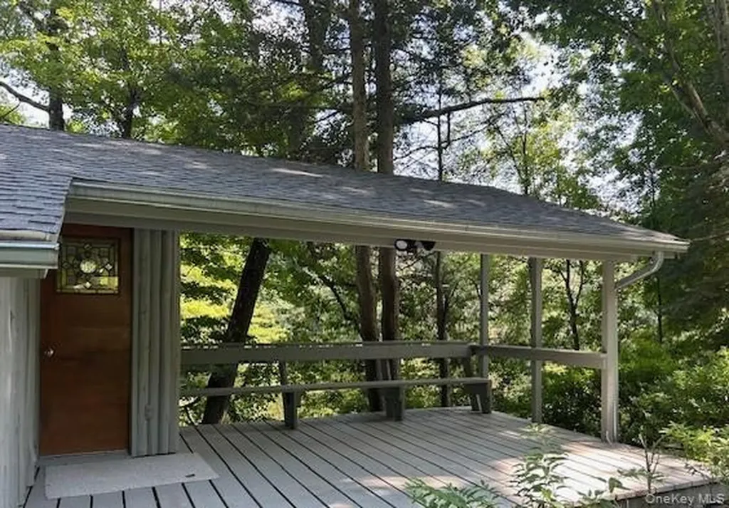 272 Drake Road Pleasant Valley NY 12569