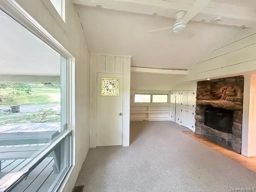 272 Drake Road Pleasant Valley NY 12569