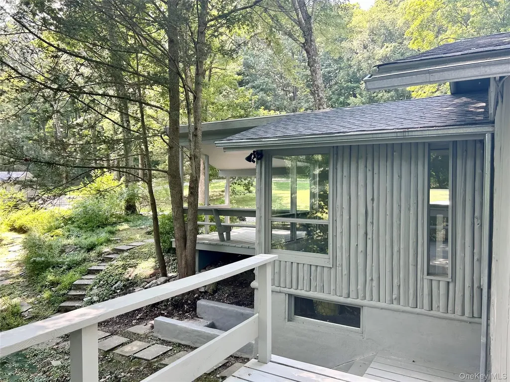 272 Drake Road Pleasant Valley NY 12569