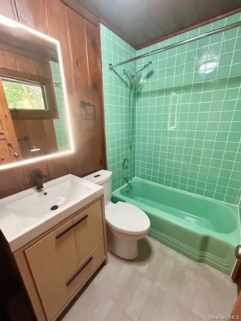 272 Drake Road Pleasant Valley NY 12569