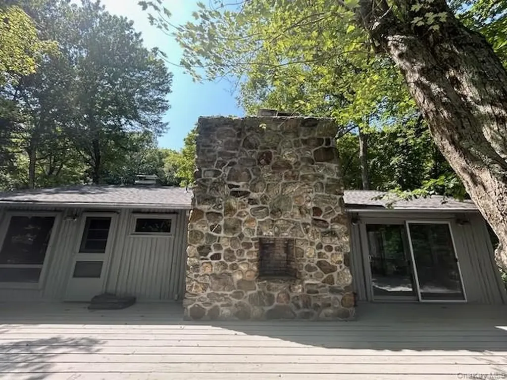 272 Drake Road Pleasant Valley NY 12569