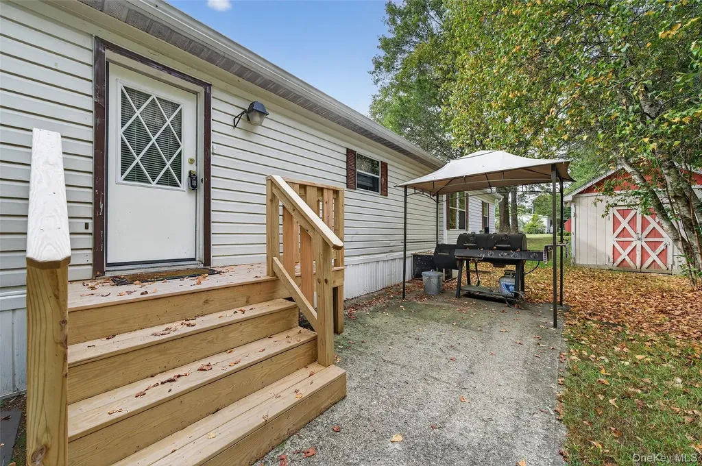 74 Pine Drive Bloomingburg NY 12721