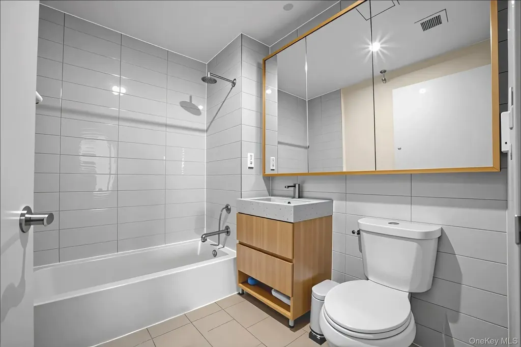 131-02A 40th Road Flushing NY 11354