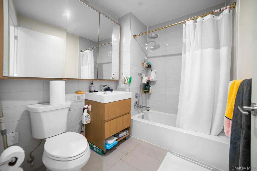 131-02A 40th Road Flushing NY 11354