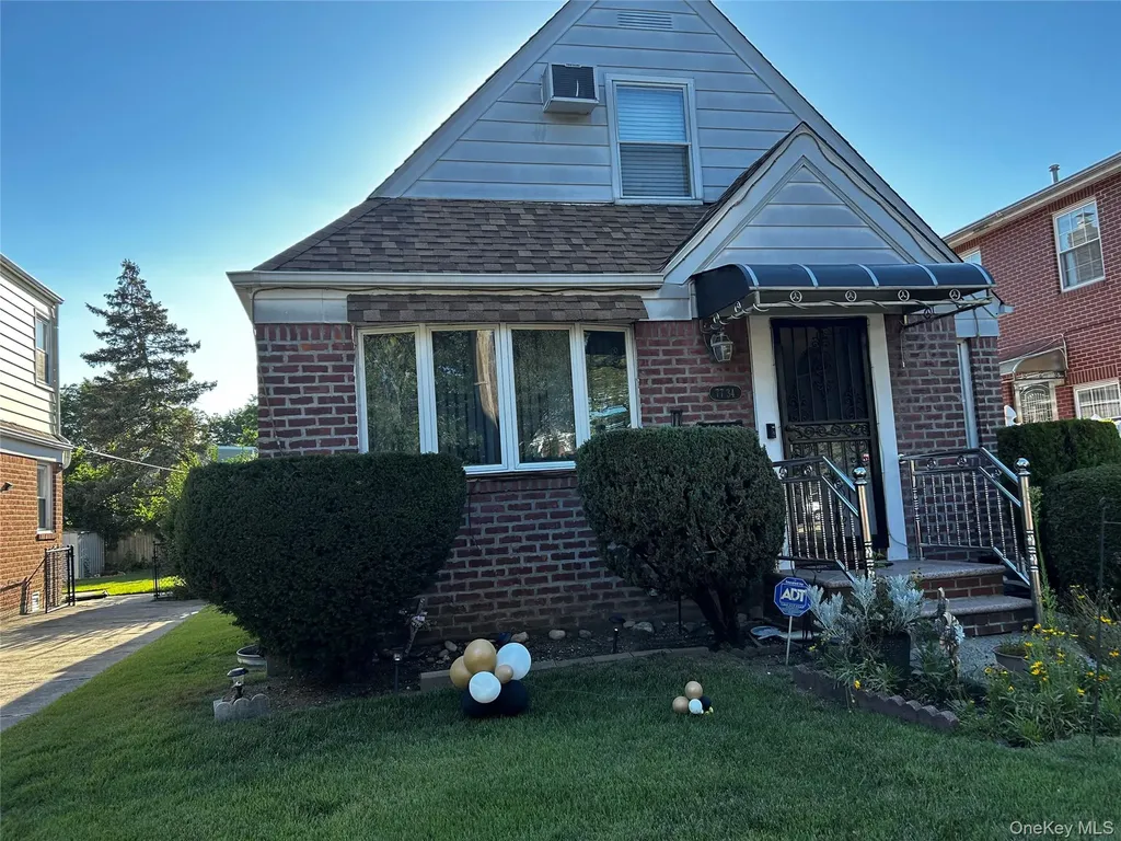 7734 Little Neck Parkway Glen Oaks NY 11004