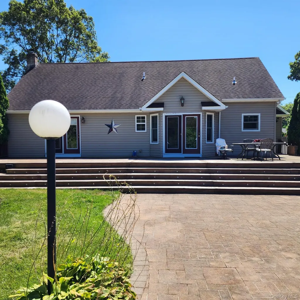 289 Carleton Drive E Shirley NY 11967