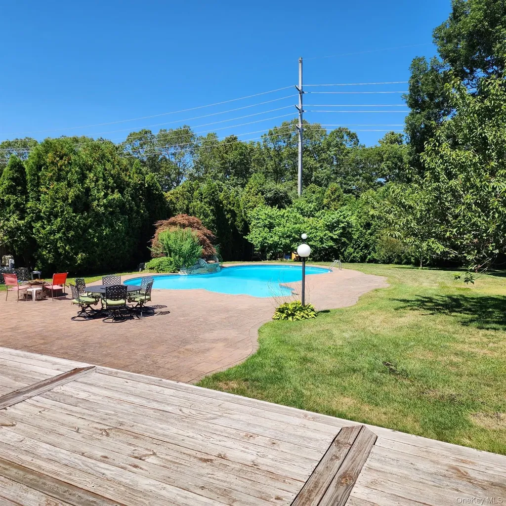 289 Carleton Drive E Shirley NY 11967