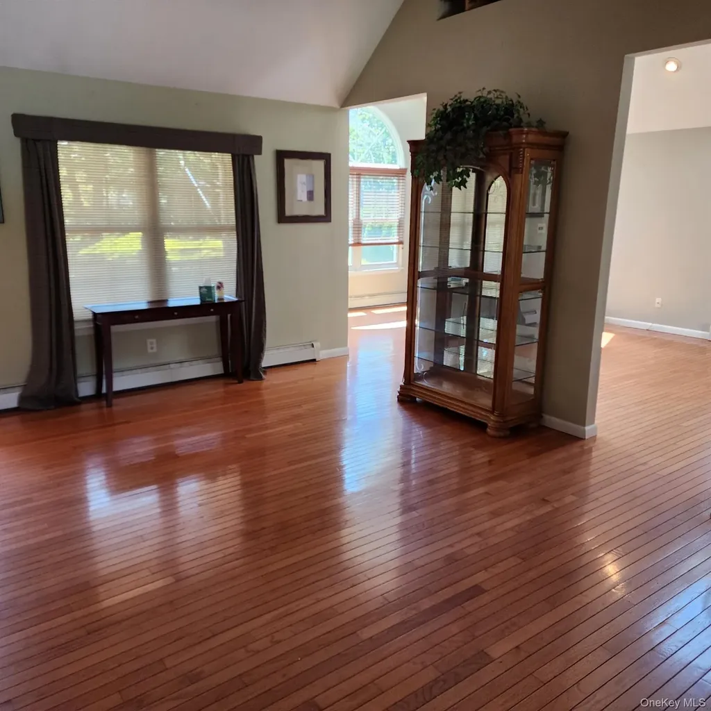 289 Carleton Drive E Shirley NY 11967