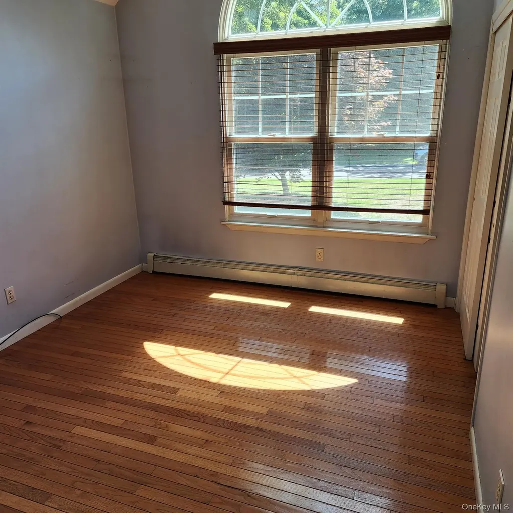 289 Carleton Drive E Shirley NY 11967