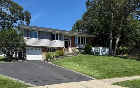 75 Parnell Drive Smithtown NY 11787