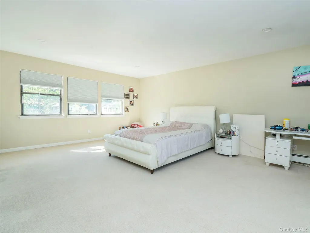 32 Carriage Road Great Neck NY 11024