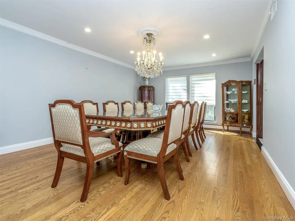 32 Carriage Road Great Neck NY 11024