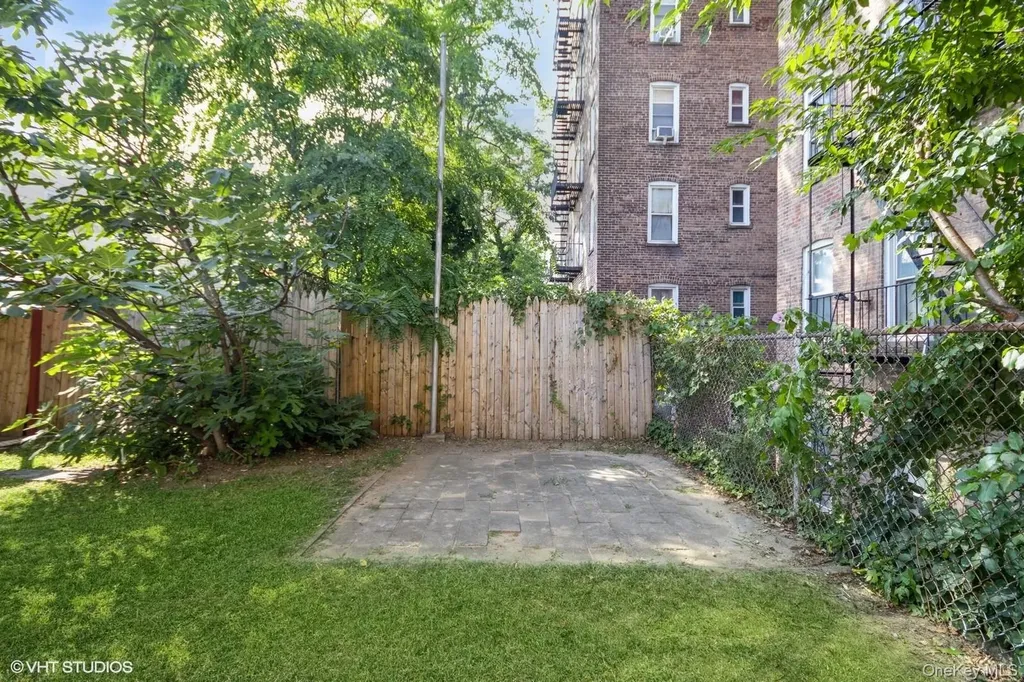4261 Byron Avenue Bronx NY 10466