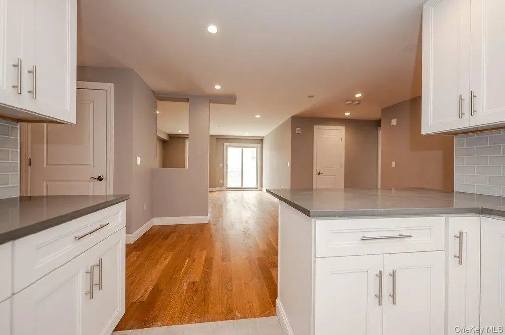 661 W Broadway Long Beach NY 11561