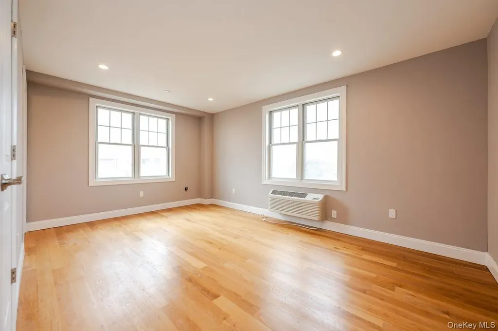 661 W Broadway Long Beach NY 11561