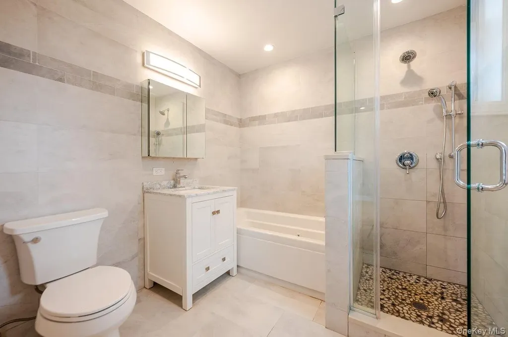 661 W Broadway Long Beach NY 11561
