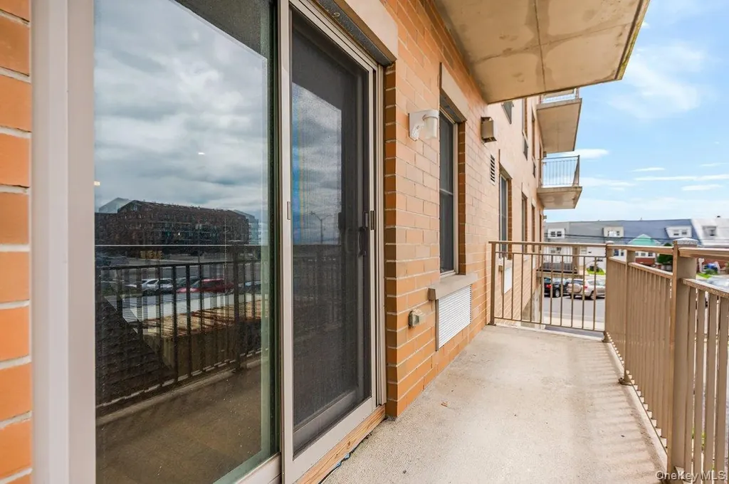 661 W Broadway Long Beach NY 11561