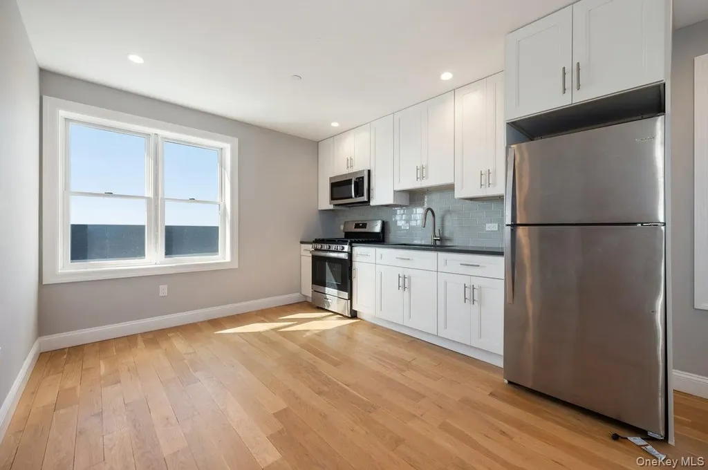 661 W Broadway Long Beach NY 11561