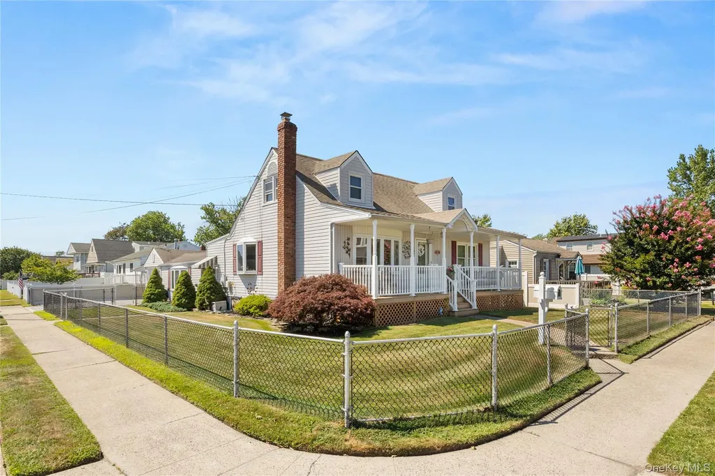 66 Inlet Drive Lindenhurst NY 11757