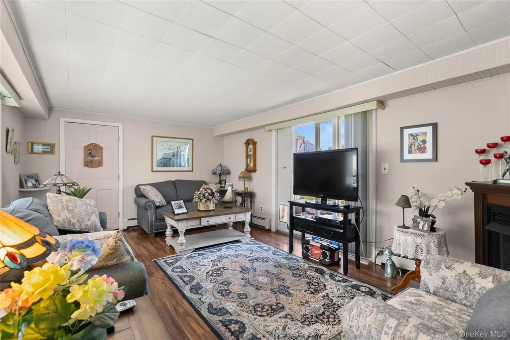 66 Inlet Drive Lindenhurst NY 11757