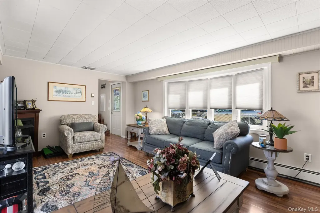 66 Inlet Drive Lindenhurst NY 11757
