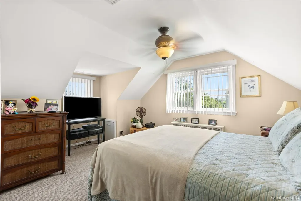 66 Inlet Drive Lindenhurst NY 11757