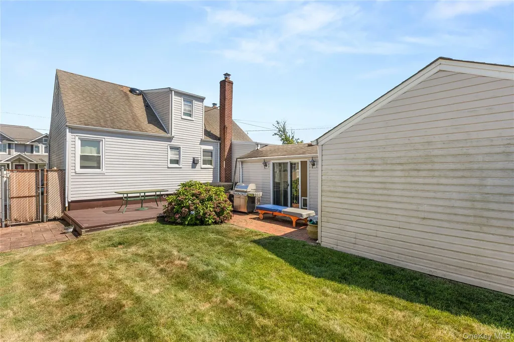 66 Inlet Drive Lindenhurst NY 11757