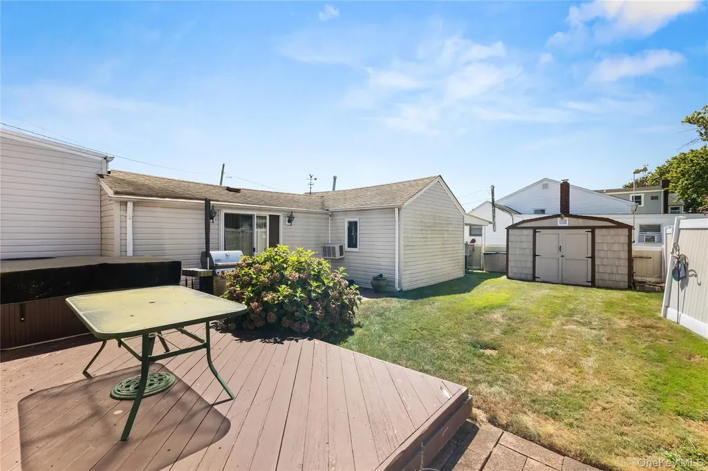 66 Inlet Drive Lindenhurst NY 11757
