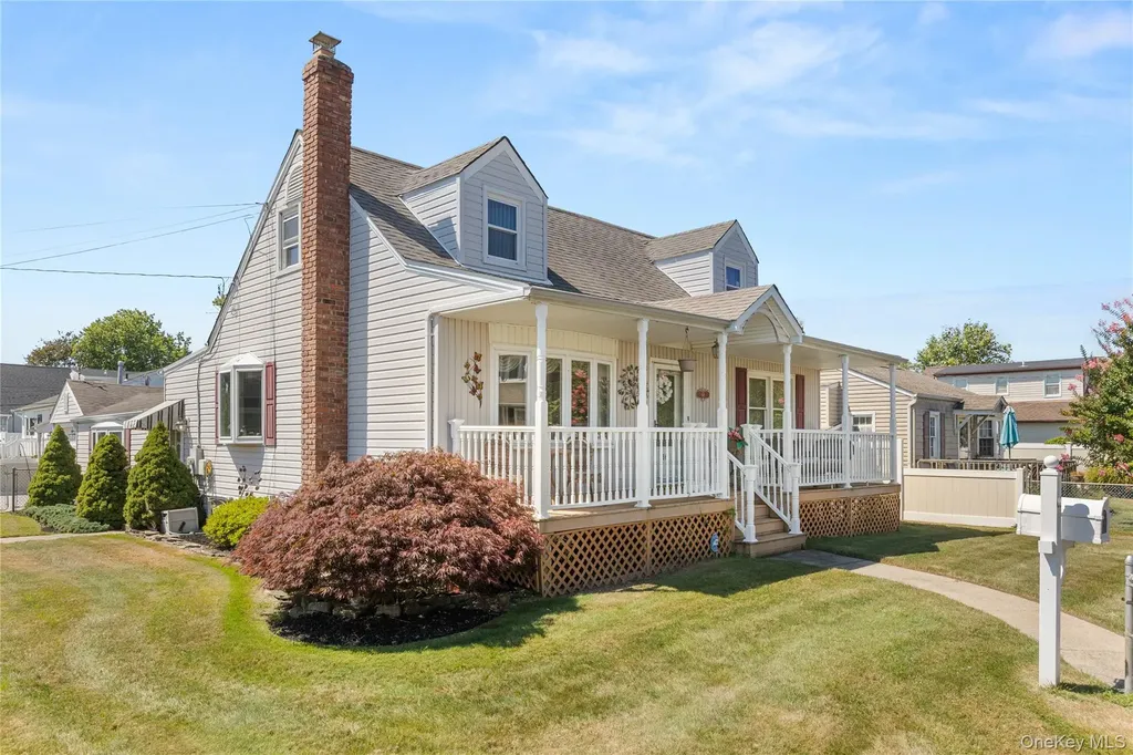 66 Inlet Drive Lindenhurst NY 11757