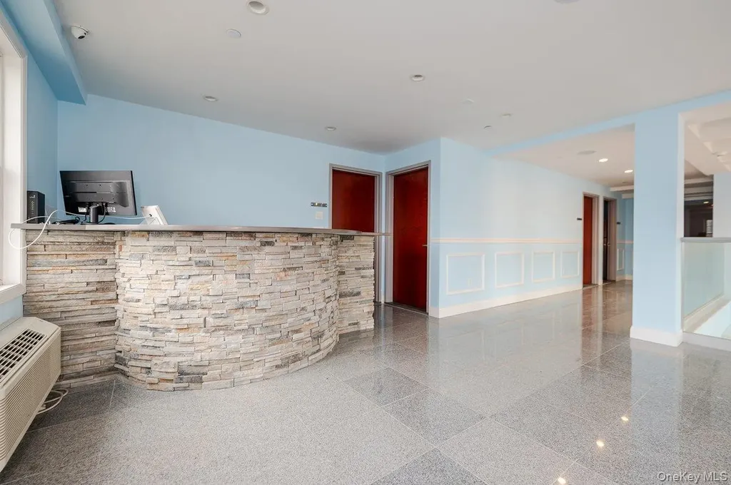 661 W Broadway Long Beach NY 11561