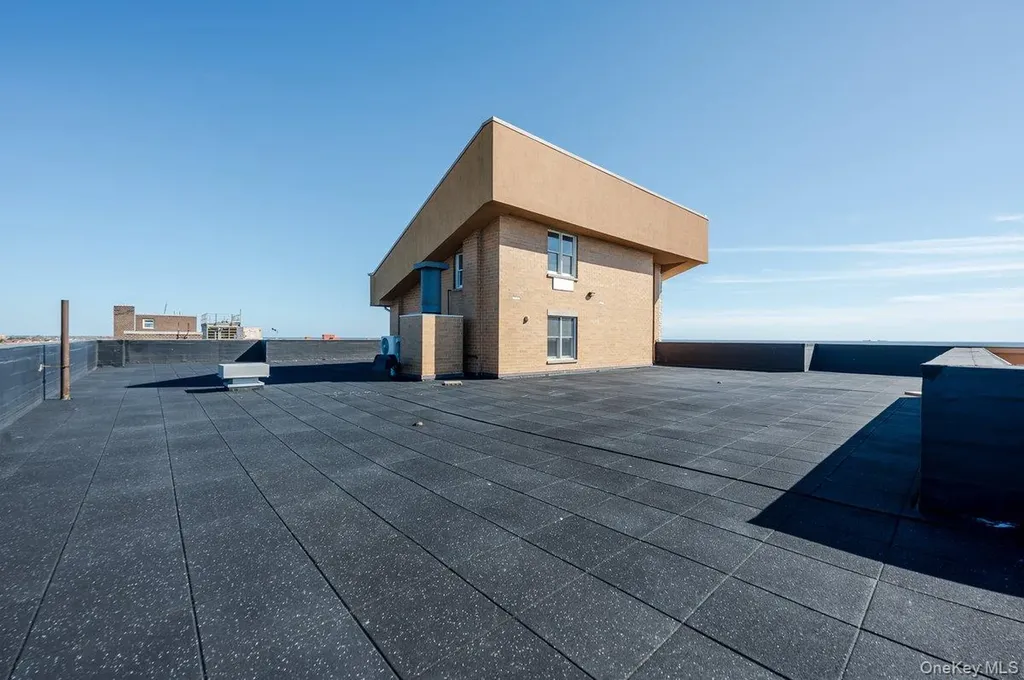 661 W Broadway Long Beach NY 11561