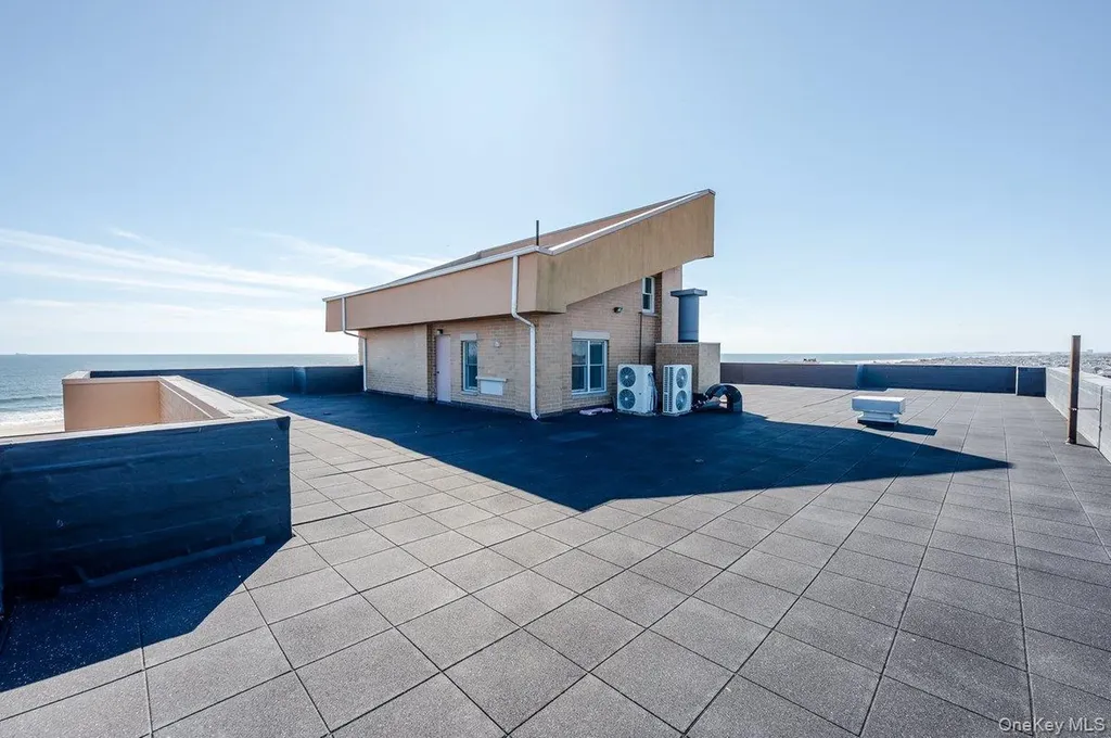 661 W Broadway Long Beach NY 11561