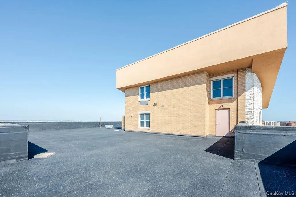 661 W Broadway Long Beach NY 11561