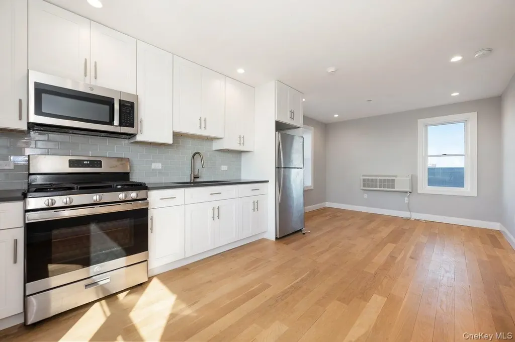 661 W Broadway Long Beach NY 11561