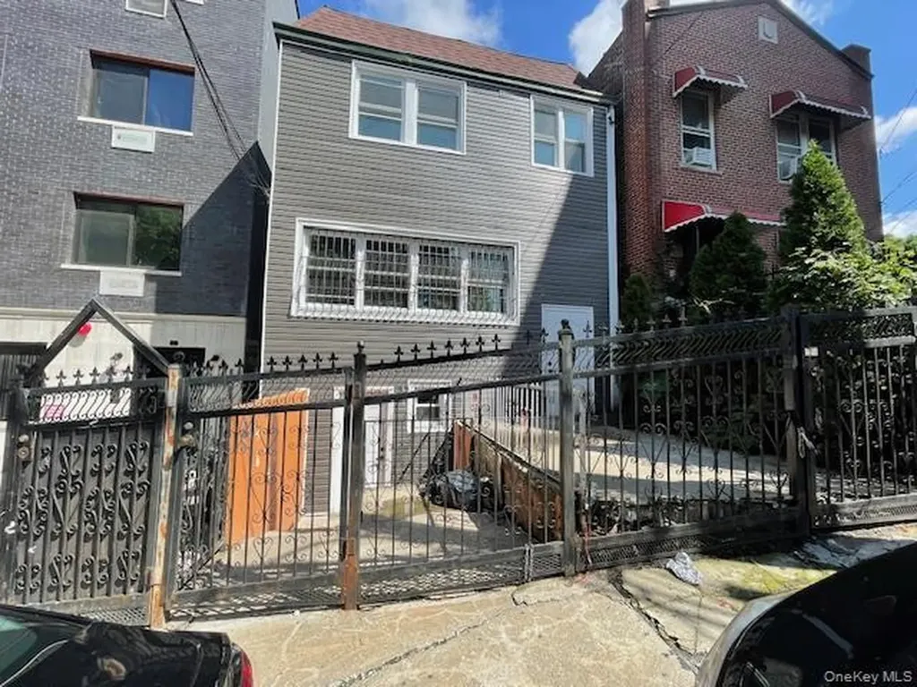 1802 Palisade Place Bronx NY 10453