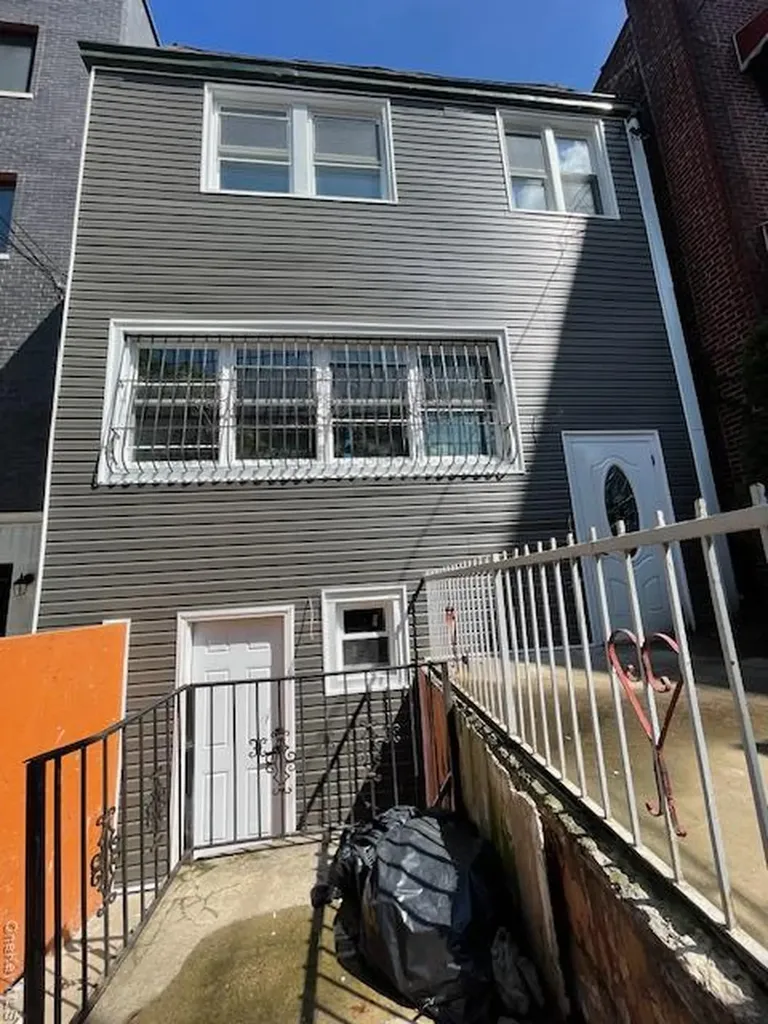 1802 Palisade Place Bronx NY 10453